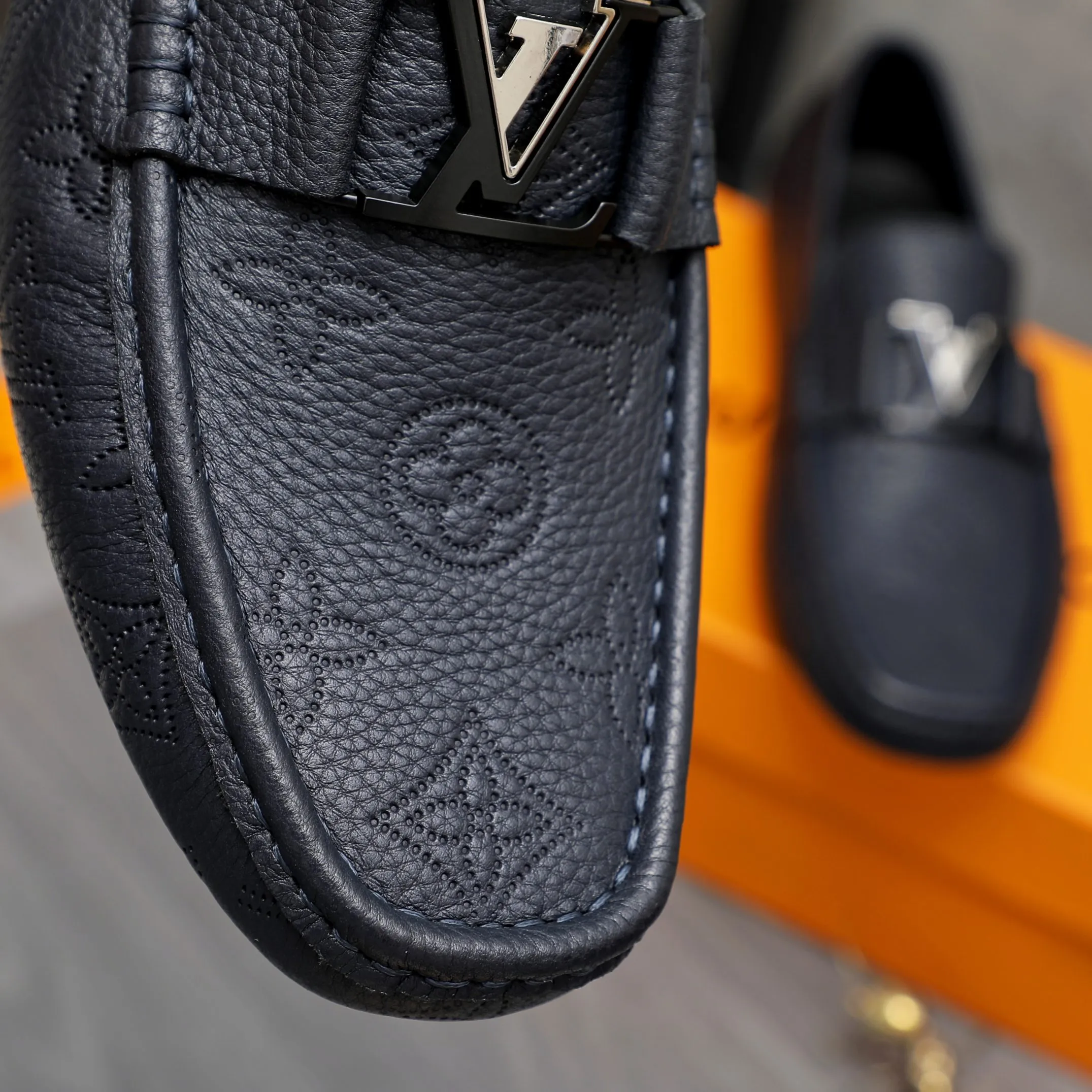 Men's shoes 💰400 Product trademark: LV "Louis Vuitton" business slip-on leather shoes Regular size: 38-45 (45 is custom-made and non-returnable) Product materials: Selected high-quality cowhide embossed upper, pigskin lining, rubber outsole